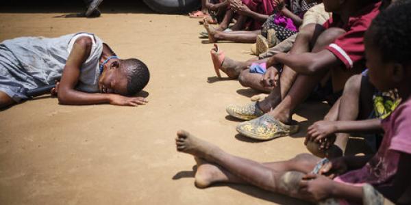 Imagen de niñas en Malawi/EL PAÍS Justicia por la violencia sexual en Malawi