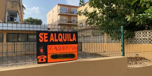 Cartel "se alquila". 
