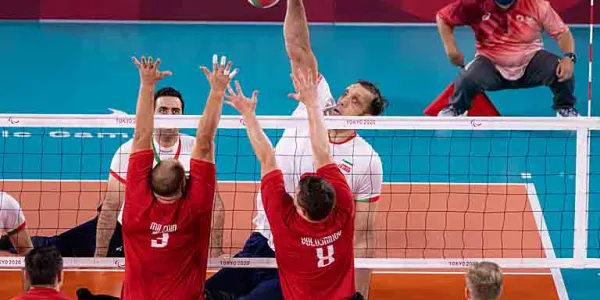 El voleibol sentado es paralímpico para hombres y mujeres desde 2004